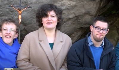 Vidéo du mime de Sainte Bernadette à Lourdes
